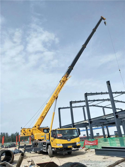 陵水县超高层建筑钢结构吊装案例